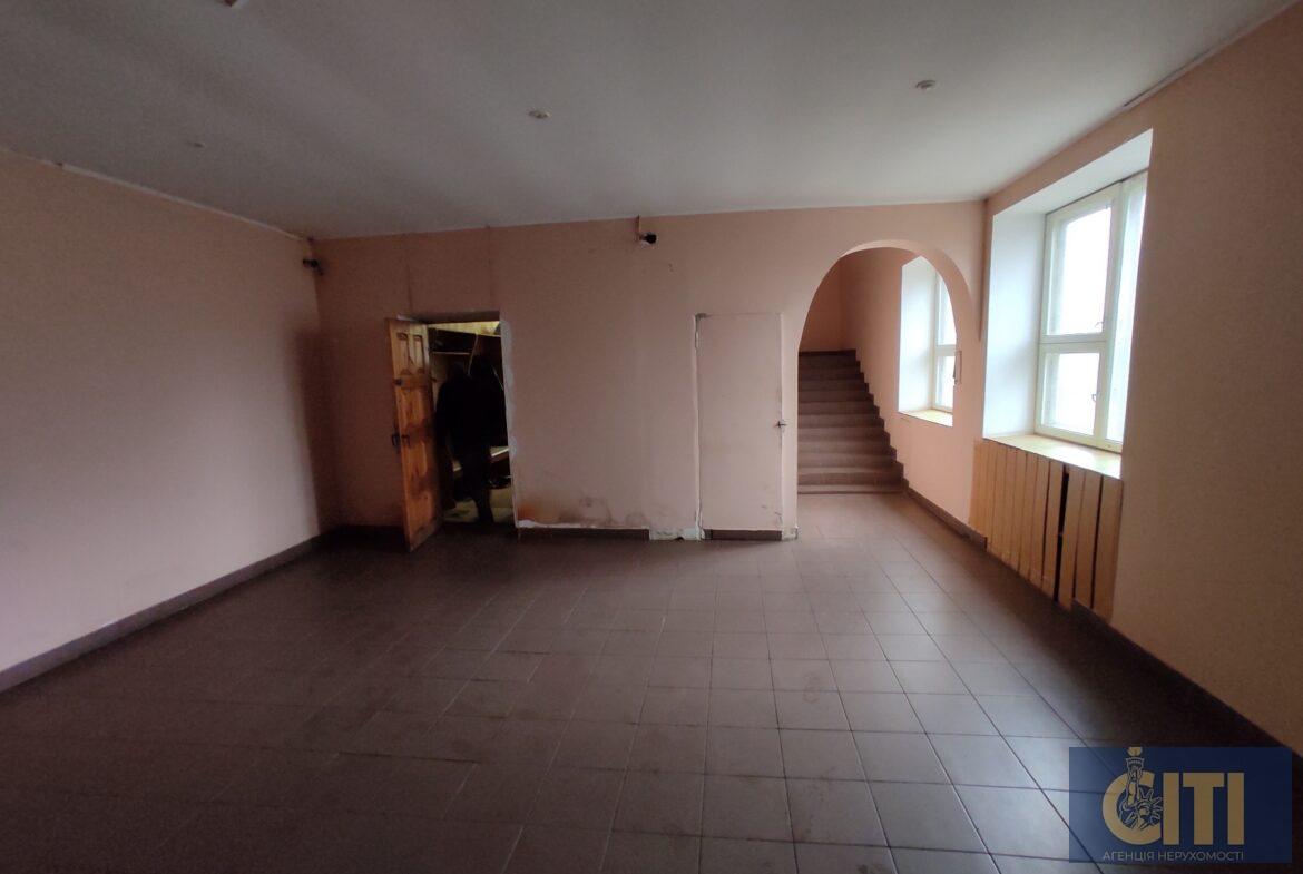 Адміністративна будівля вул. Параджанова, 1000 кв.м.