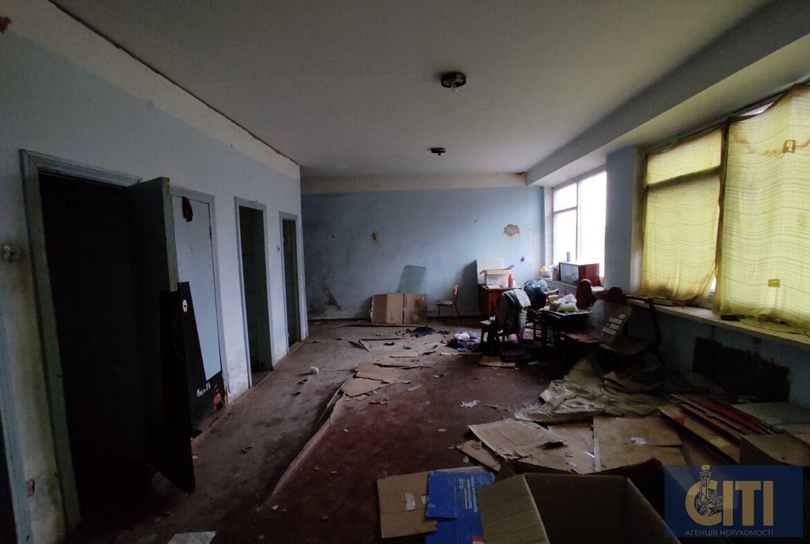 Адміністративна будівля вул. Параджанова, 1000 кв.м.