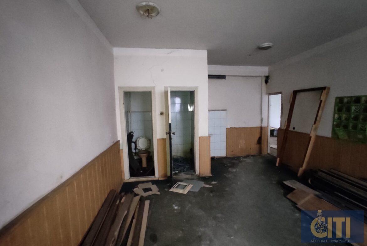 Адміністративна будівля вул. Параджанова, 1000 кв.м.