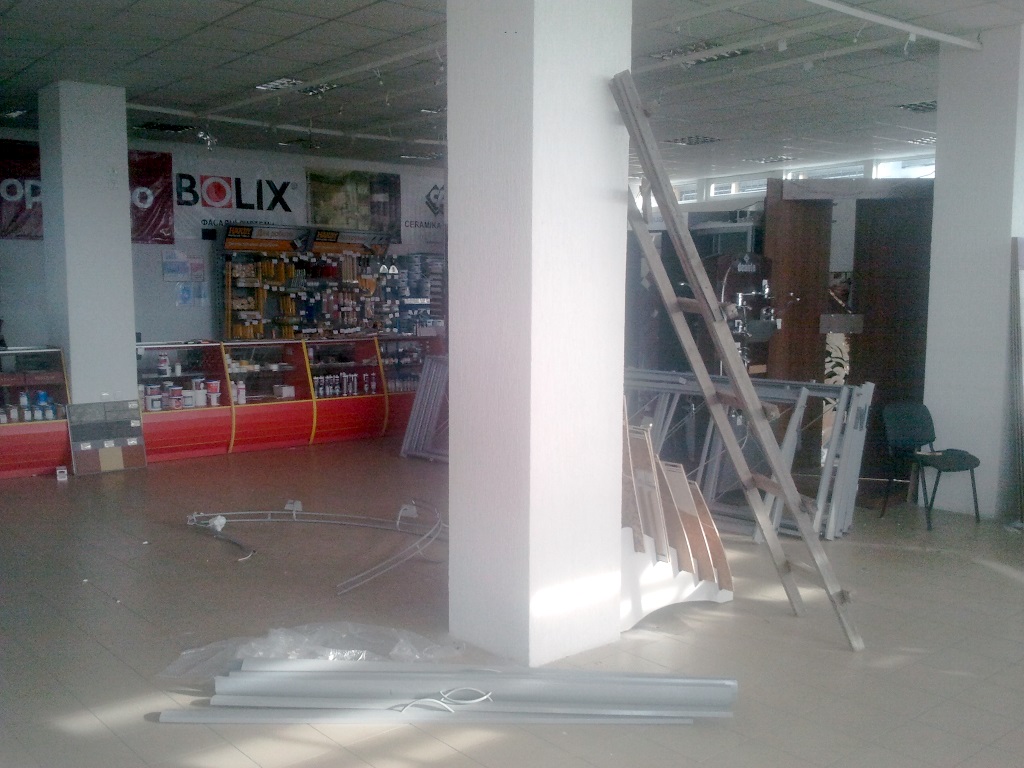Магазин промислових товарів, по вулиці Вітрука, 380 м2