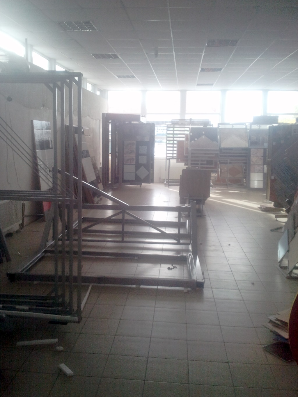 Магазин промислових товарів, по вулиці Вітрука, 380 м2