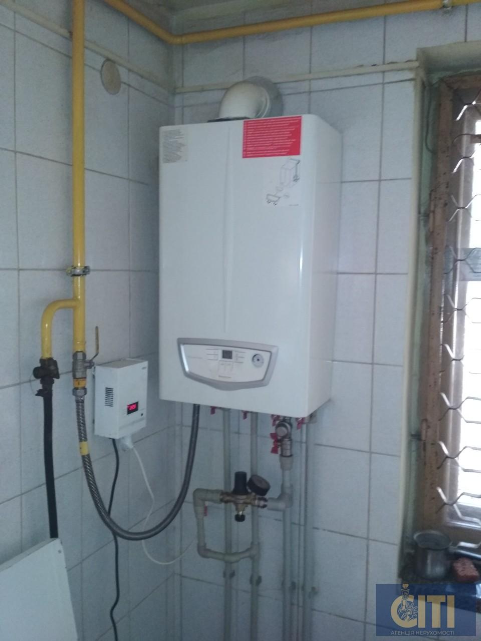 Магазин промышленных товаров в центре, 80 м2 Магазин промислових товарів у центрі, 80 м2