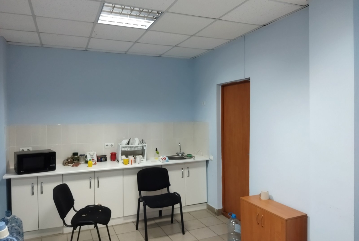 Office space near GLOBAL shopping mall, 184 m2