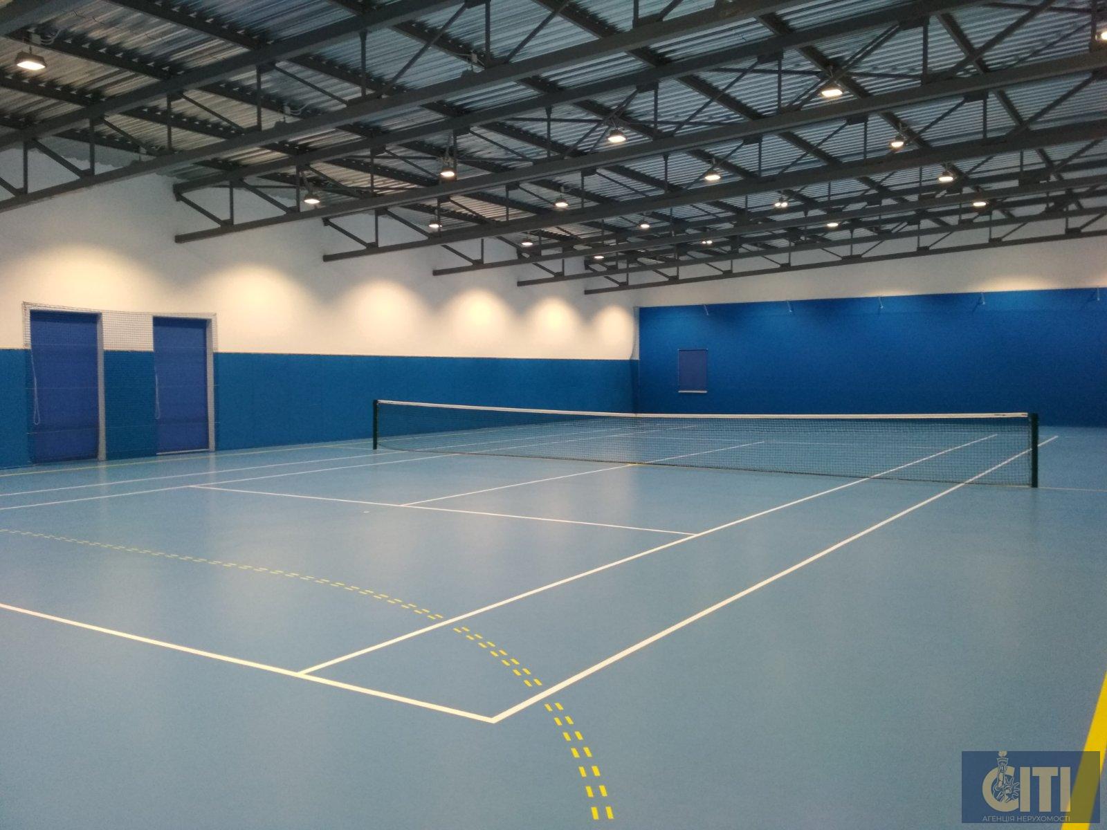 Трехэтажный офисно-спортивный комплекс Триповерховий офісно-спортивний комплекс
