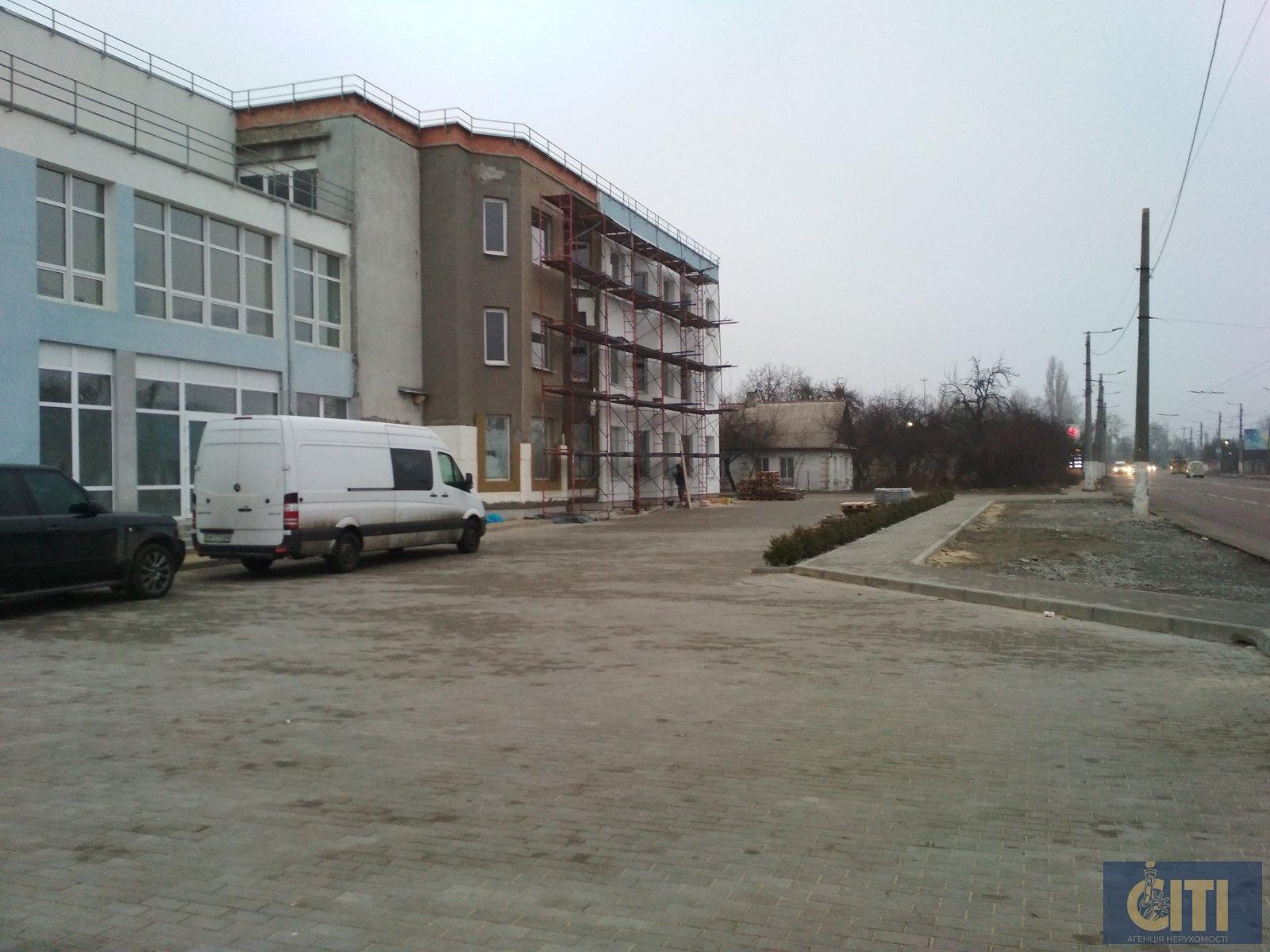 Трехэтажный офисно-спортивный комплекс Триповерховий офісно-спортивний комплекс