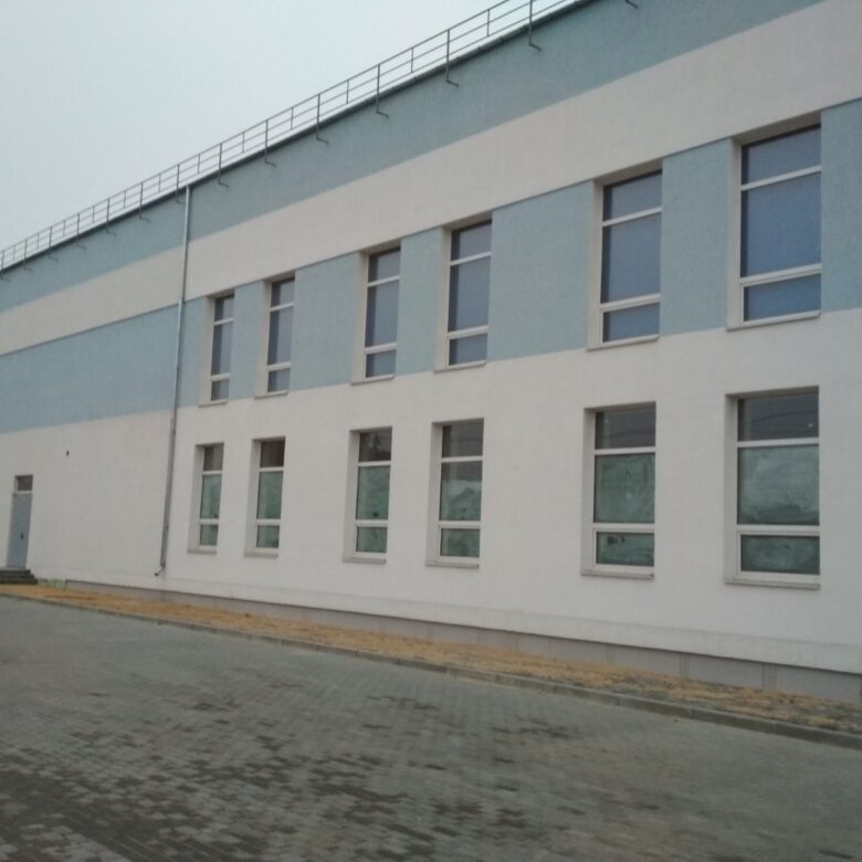 Триповерховий офісно-спортивний комплекс