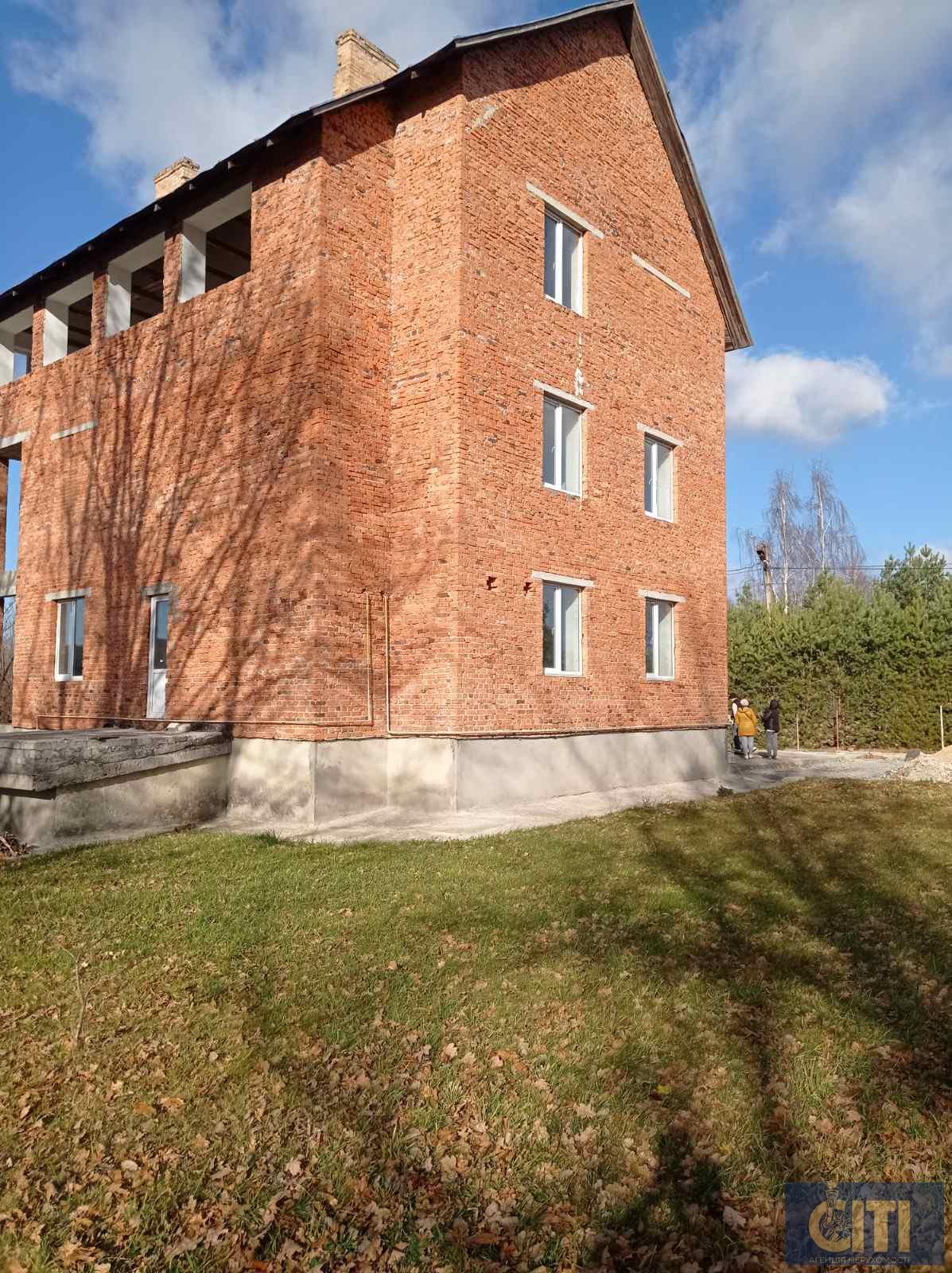 Дом под отель в Денишах, 600 м2 Будинок під готель у Денішах, 600 м2