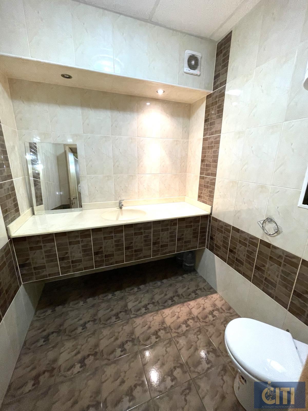 Помещение фасадное 200 кВ.м. Приміщення фасадне 200 кВ.м.