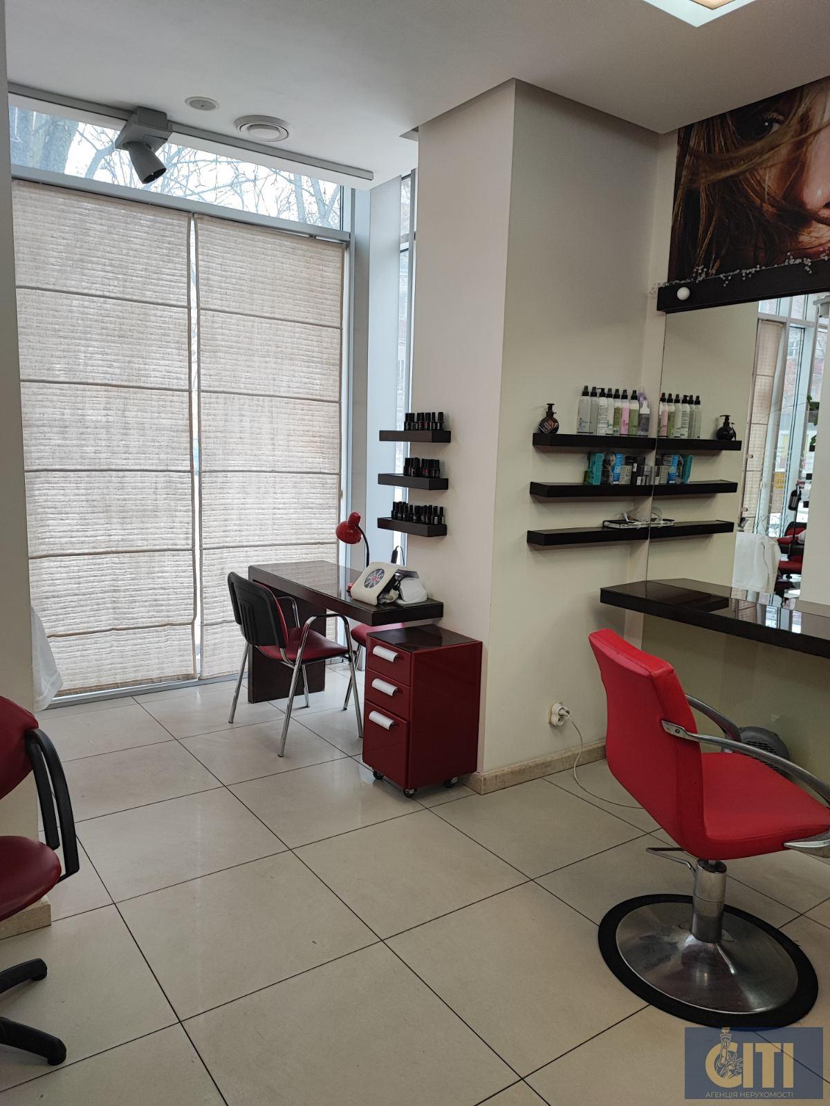 Помещение (салон красоты) в центре, 140 м2 Приміщення (салон краси) у центрі, 140 м2