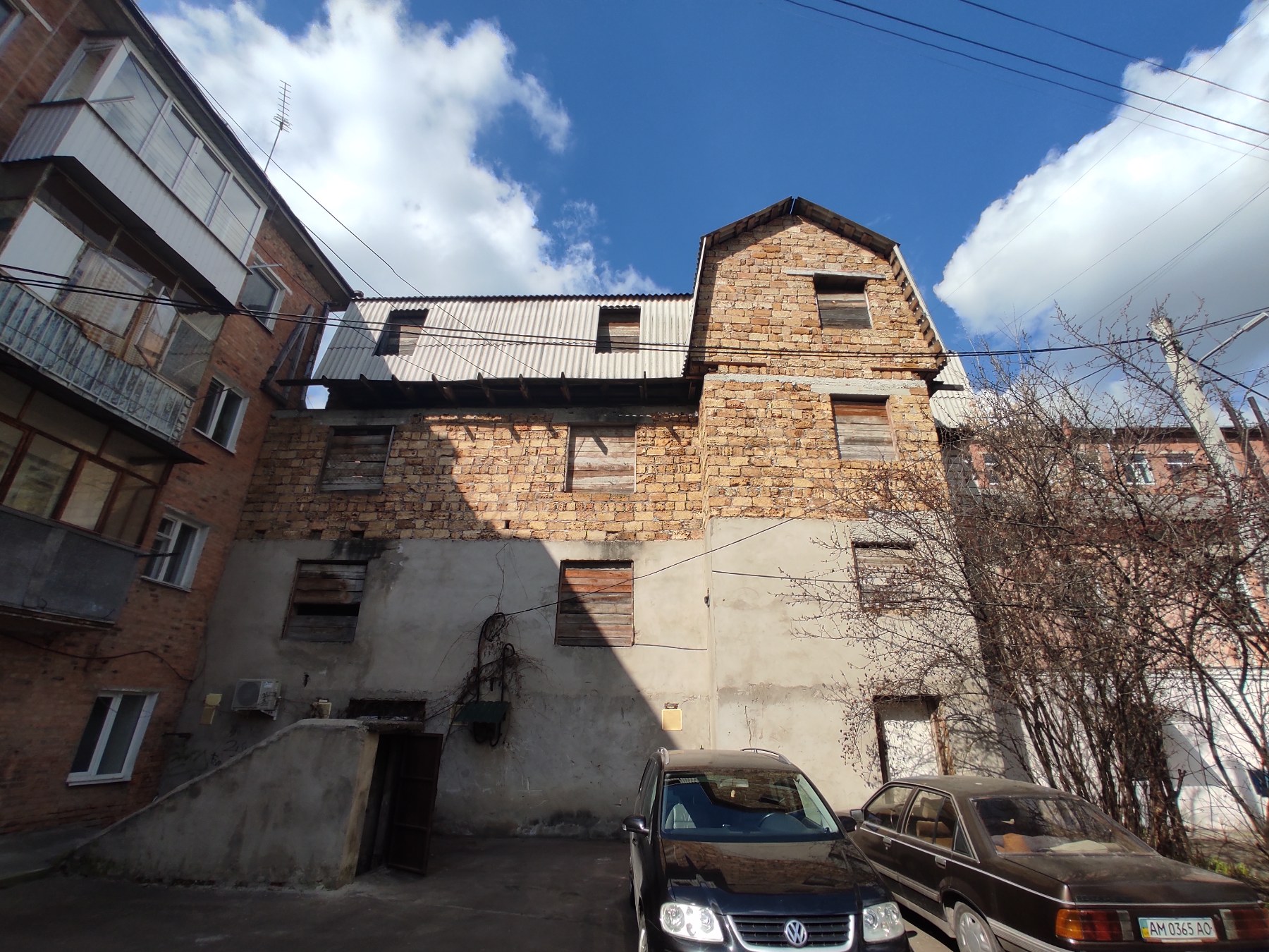 New building on the street Mikhailovskaya (in the yard) 3 floors, 267 sq.m.