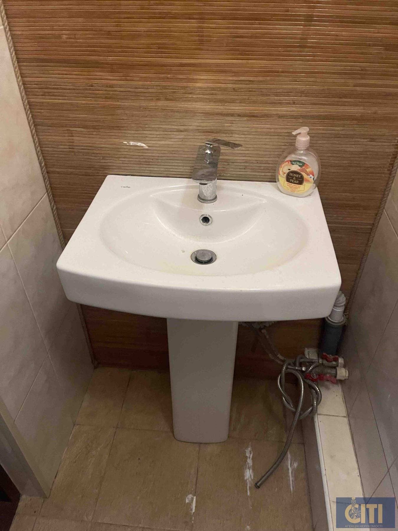 Помещение в самом центре по ул.Киевской, 180 м2 Приміщення в самому центрі по вул.Київській, 180 м2