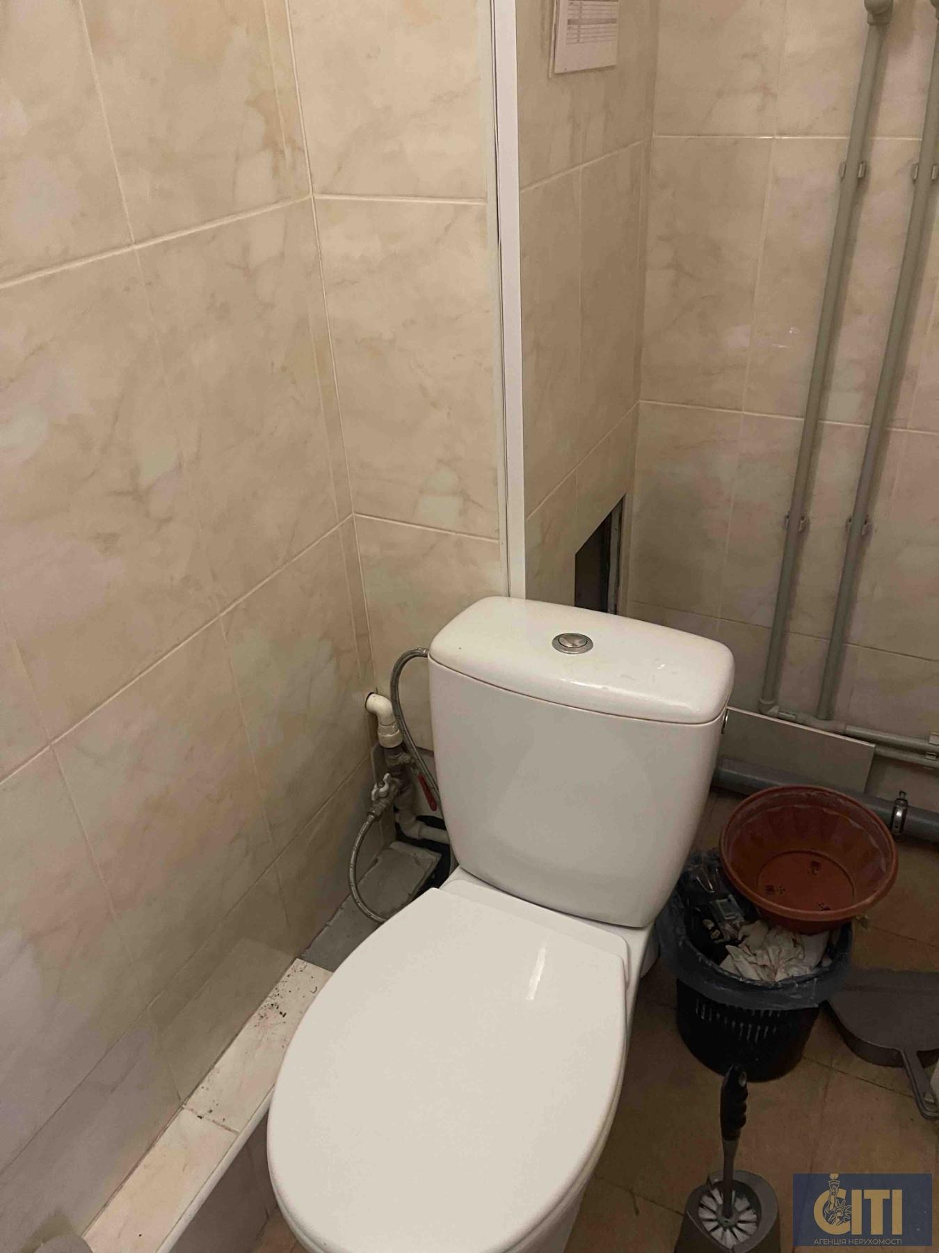 Помещение в самом центре по ул.Киевской, 180 м2 Приміщення в самому центрі по вул.Київській, 180 м2