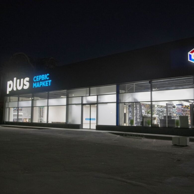 Будівля діючого магазину в центрі районного центру, 50 кв.м