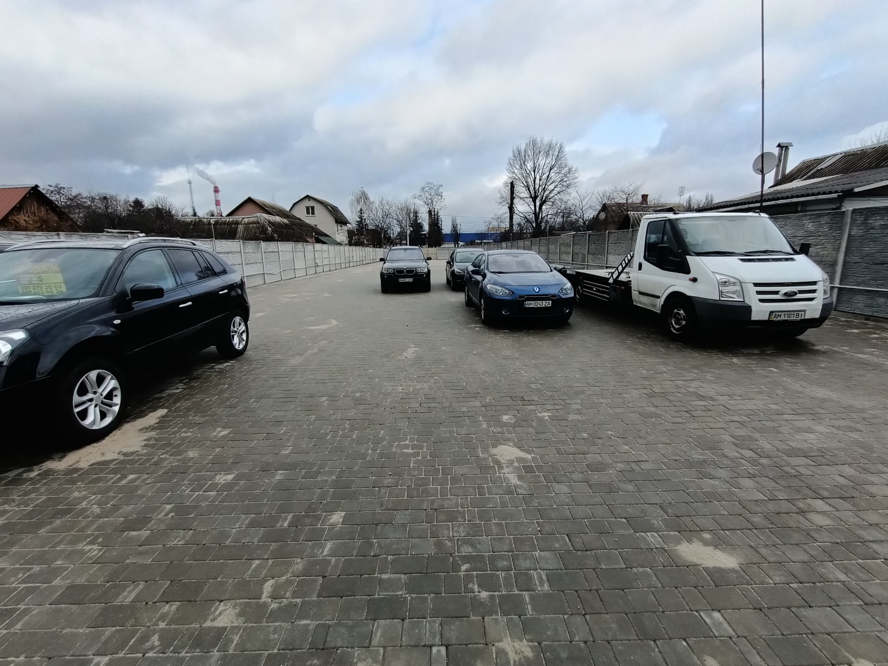 Автоплощадка (парковочное пространство) – 1 200 m² + офис 15-45 m² Автомайданчик (паркувальний простір) - 1 200 m² + офіс 15-45 m²