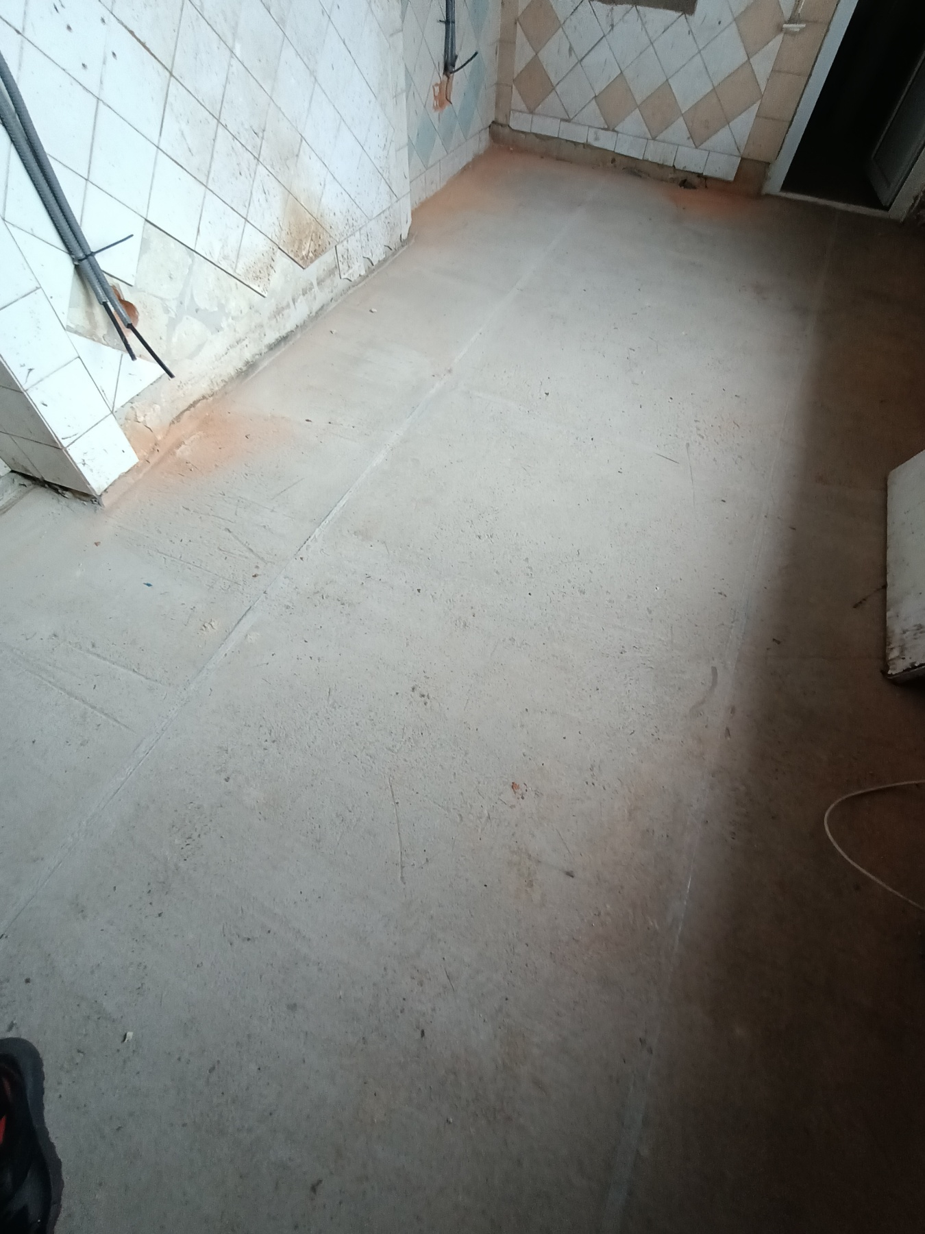 Автоплощадка (парковочное пространство) – 1 200 m² + офис 15-45 m² Автомайданчик (паркувальний простір) - 1 200 m² + офіс 15-45 m²