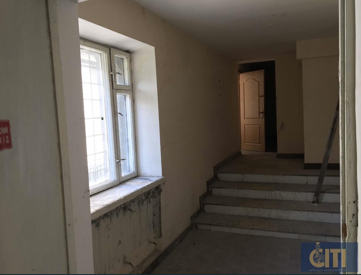 Помещения с отдельным входом (второй этаж) 135,7 кв.м. Приміщення з окремим входом (другий поверх) 135,7 кв.м.