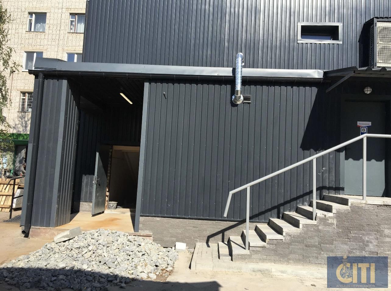 Помещения с отдельным входом (второй этаж) 135,7 кв.м. Приміщення з окремим входом (другий поверх) 135,7 кв.м.