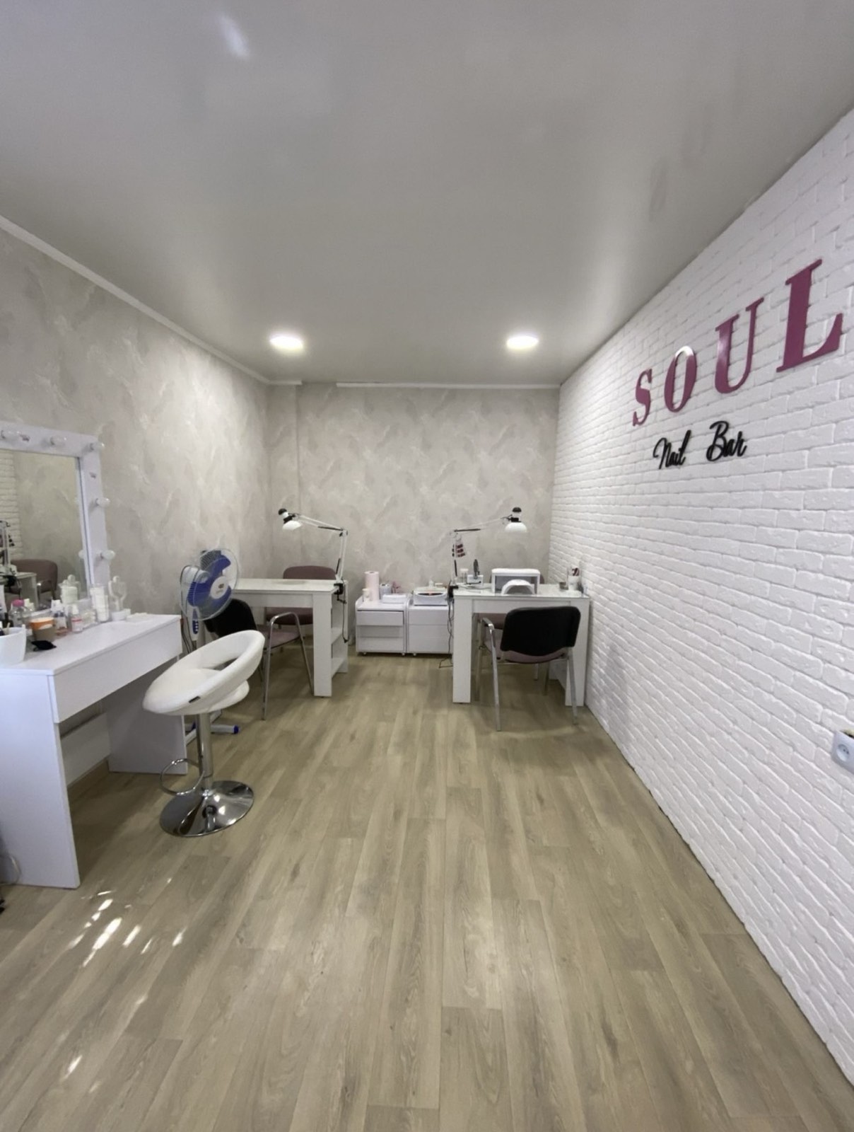 Salon for rent with furniture and equipment, 11 m2