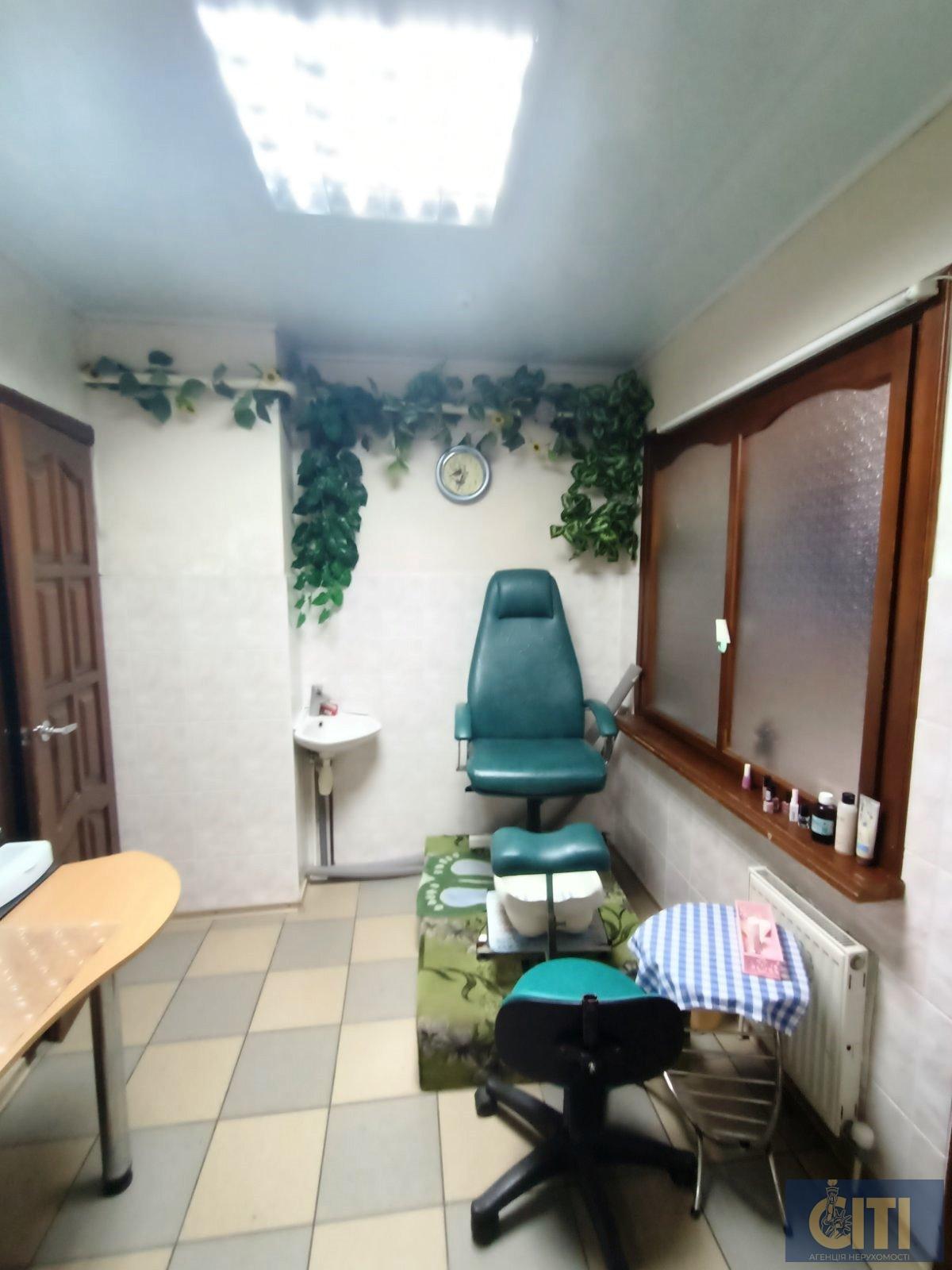 Сдам в аренду салон красоты в центральной части города по ул. Восточная, 120 м² Здам в оренду салон краси в центральній частині міста по вул. Східна, 120 м²