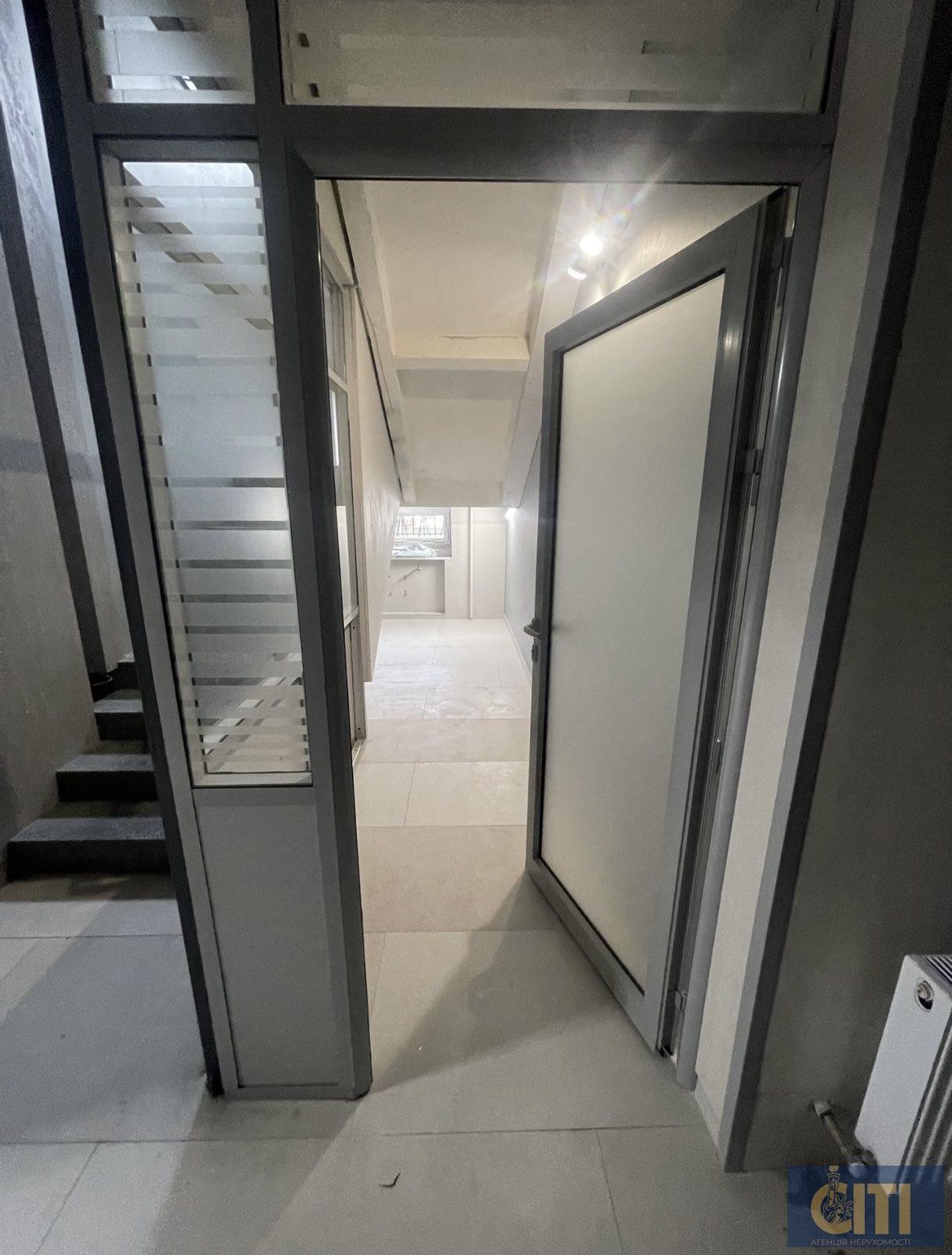 Сдается помещение, рядом с ЦУМом, по ул. Киевской – 14 кв. м. Здається приміщення, поруч із ЦУМом, по вул. Київській - 14 кв. м.