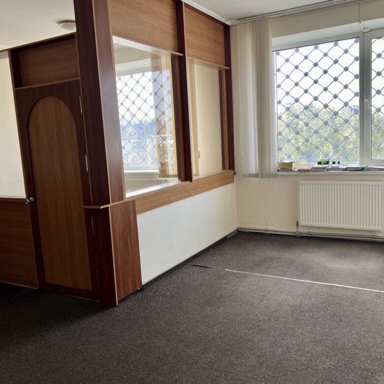 Трикімнатний офіс пр. Незалежності - 52,6 кв. м.