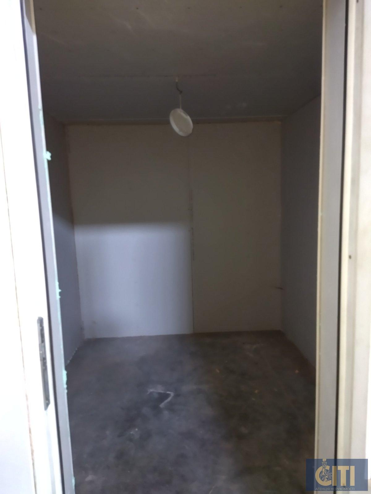 Складское помещение, 1 150 кв.м. Складське приміщення, 1 150 кв.м.