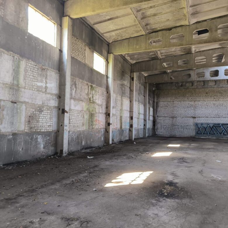 Земельна ділянка 3,2 Га + приміщення 800 кв.м. у Станишівці