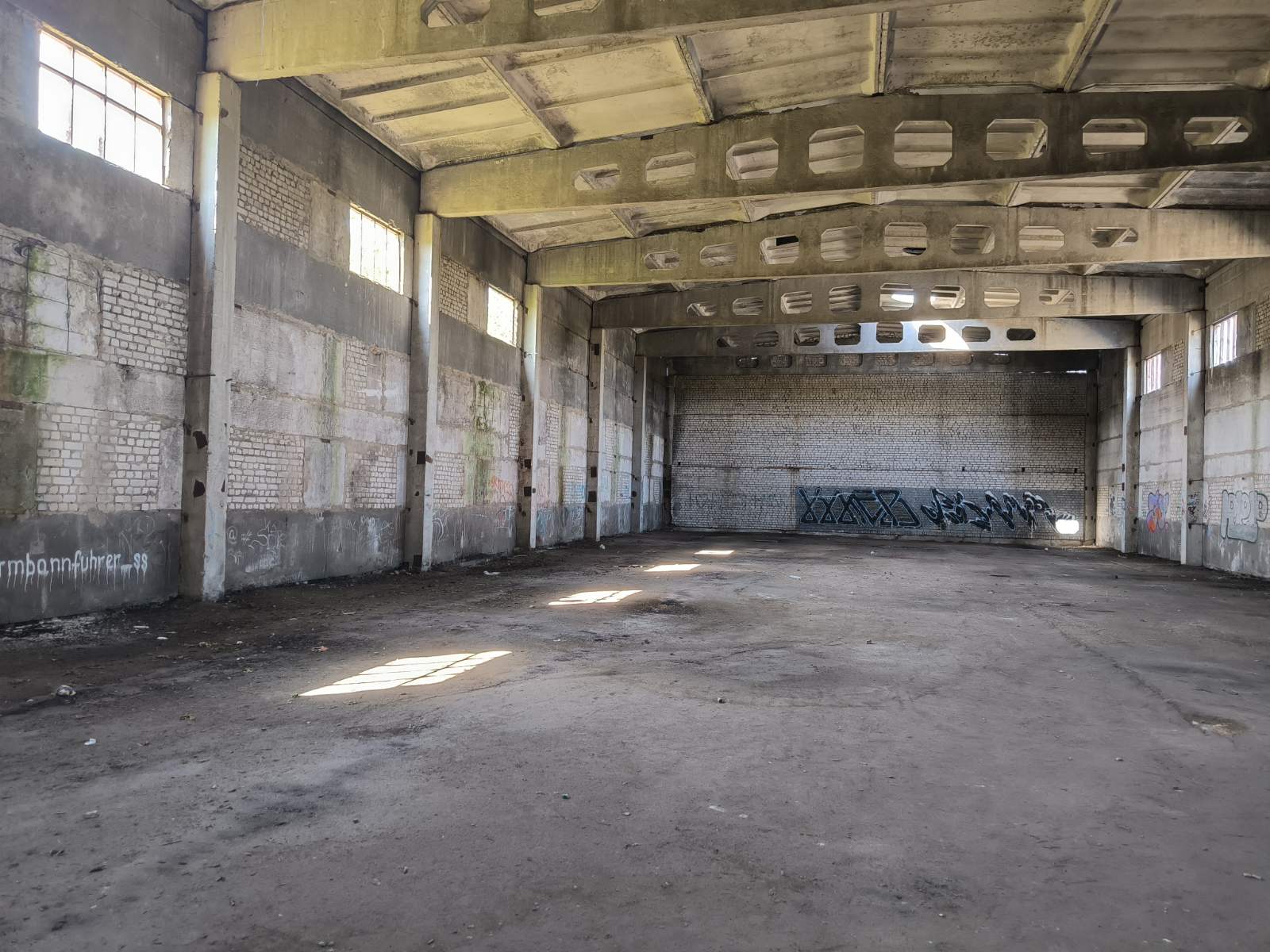 Земельный участок 3,2 Га + помещение 800 кв.м. в Станишевке Земельна ділянка 3,2 Га + приміщення 800 кв.м. у Станишівці