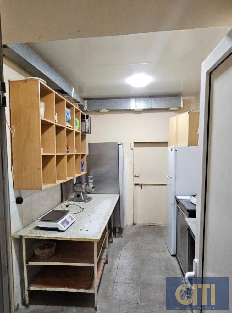 Помещение площадью 65 м² на территории Житнего рынка Приміщення площею 65 м² на території Житнього ринку