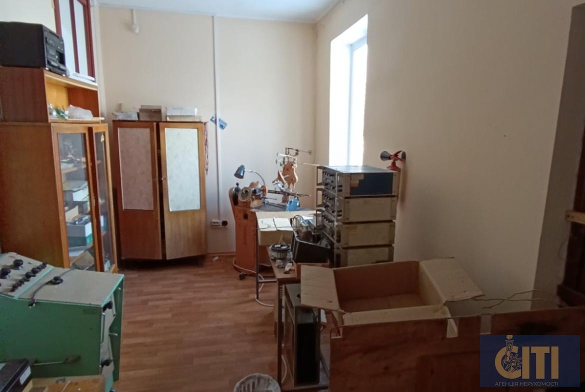 Продаж приміщення в центрі міста, район Сінного ринку, 620 кв.м