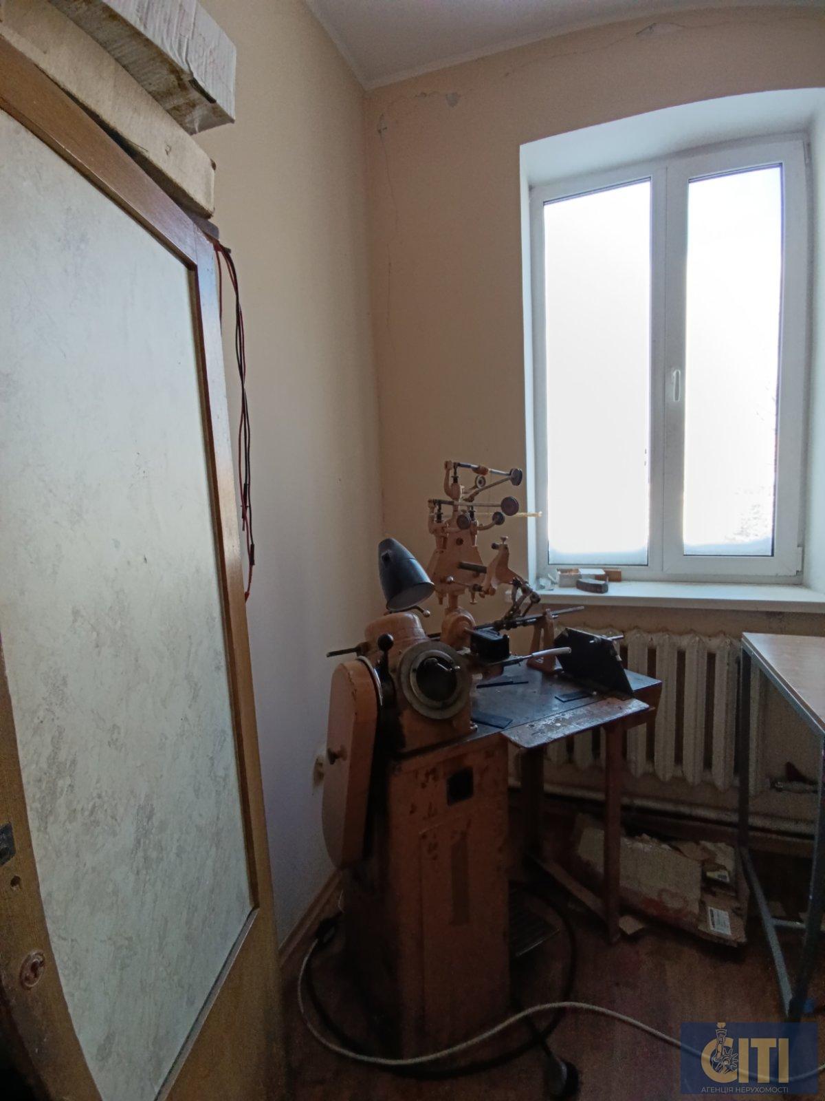 Продаж приміщення в центрі міста, район Сінного ринку, 620 кв.м Продаж приміщення в центрі міста, район Сінного ринку, 620 кв.м