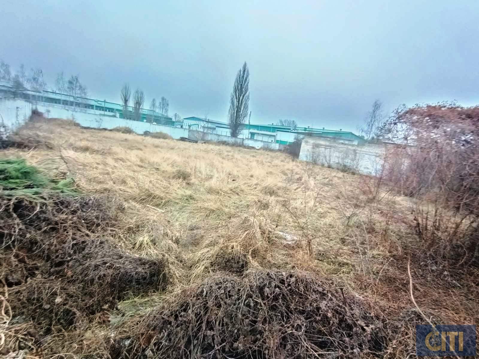 Административное здание с незавершенным строительством на участке 29 сот. Адміністративна будівля з незавершеним будівництвом на ділянці 29 сот.