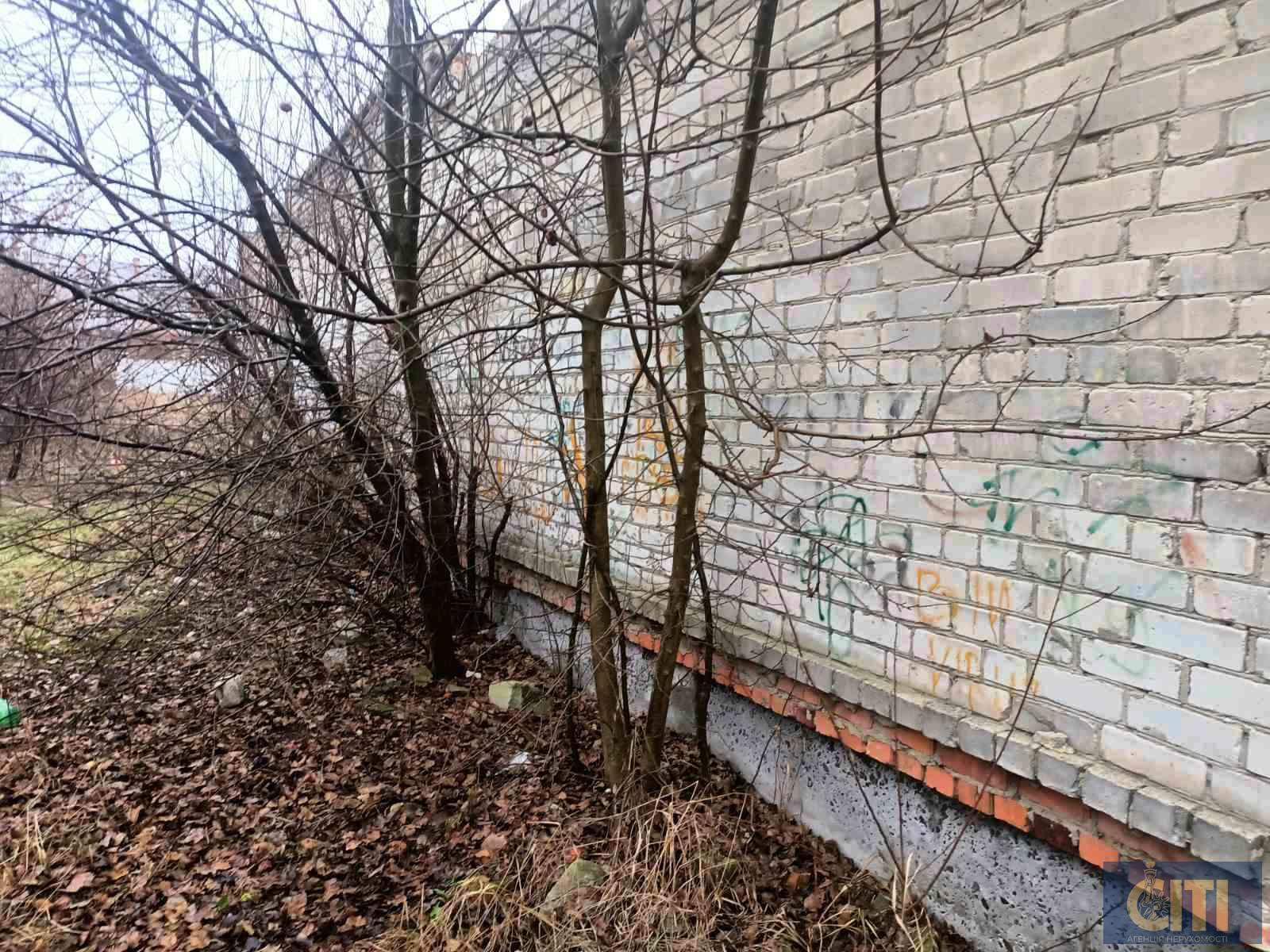 Административное здание с незавершенным строительством на участке 29 сот. Адміністративна будівля з незавершеним будівництвом на ділянці 29 сот.