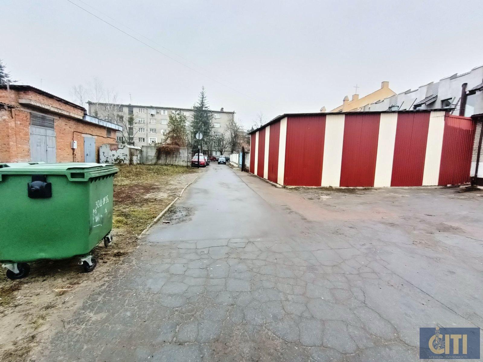 Административное здание с незавершенным строительством на участке 29 сот. Адміністративна будівля з незавершеним будівництвом на ділянці 29 сот.