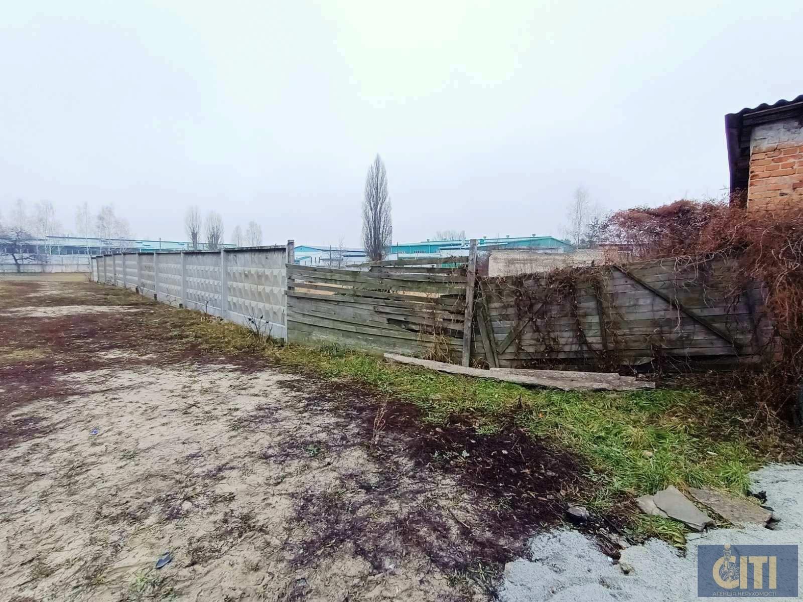 Административное здание с незавершенным строительством на участке 29 сот. Адміністративна будівля з незавершеним будівництвом на ділянці 29 сот.