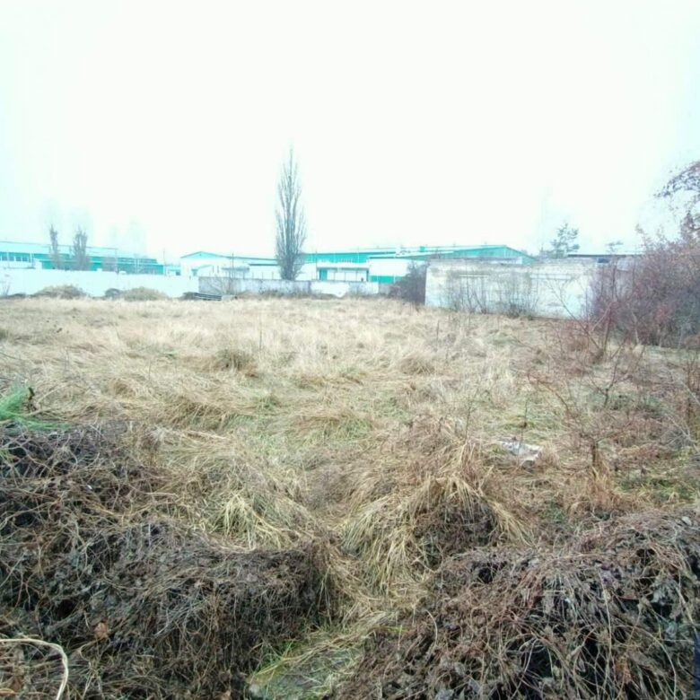 Адміністративна будівля з незавершеним будівництвом на ділянці 29 сот.