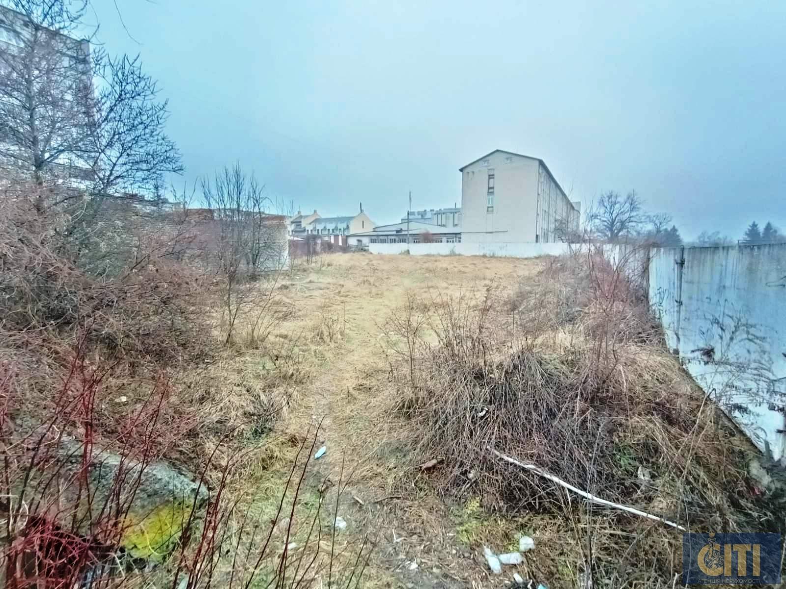 Административное здание с незавершенным строительством на участке 29 сот. Адміністративна будівля з незавершеним будівництвом на ділянці 29 сот.