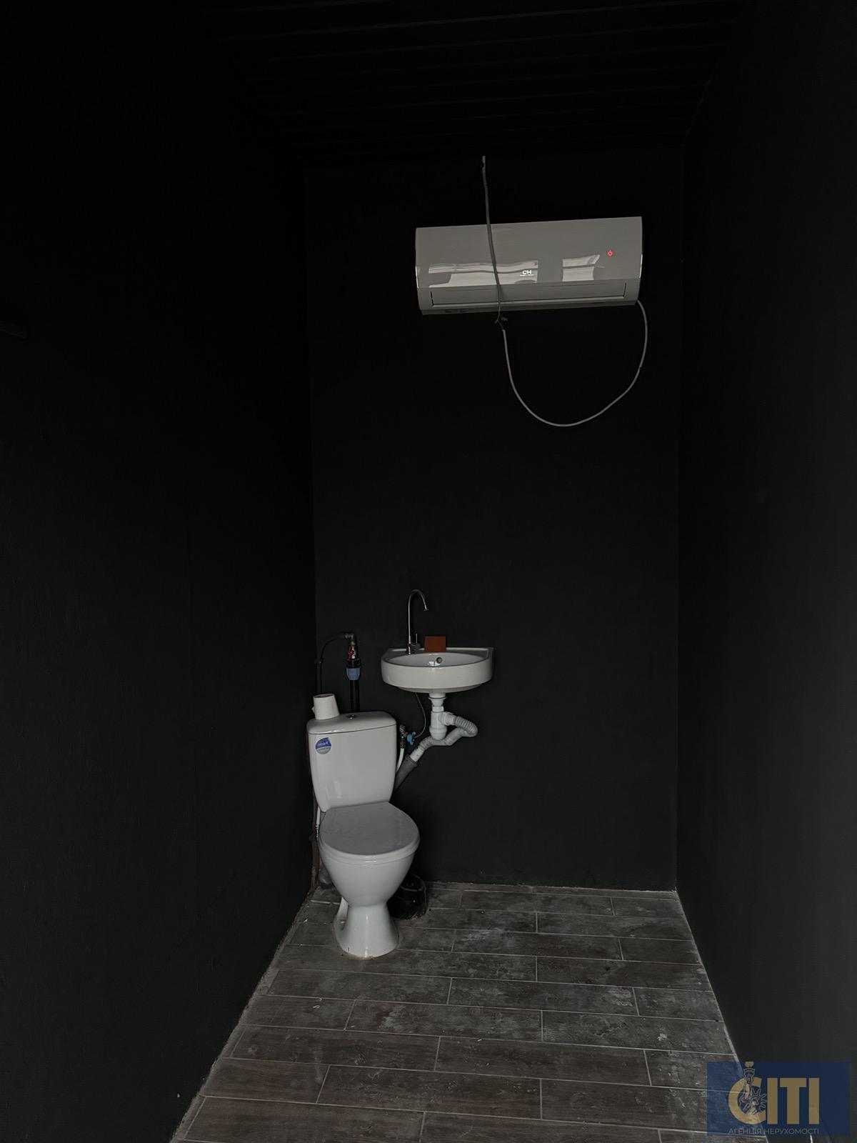 Помещение общей площадью 60 м², ул. С. Параджанова (Баранова). Приміщення загальною площею 60 м², вул. С. Параджанова (Баранова).