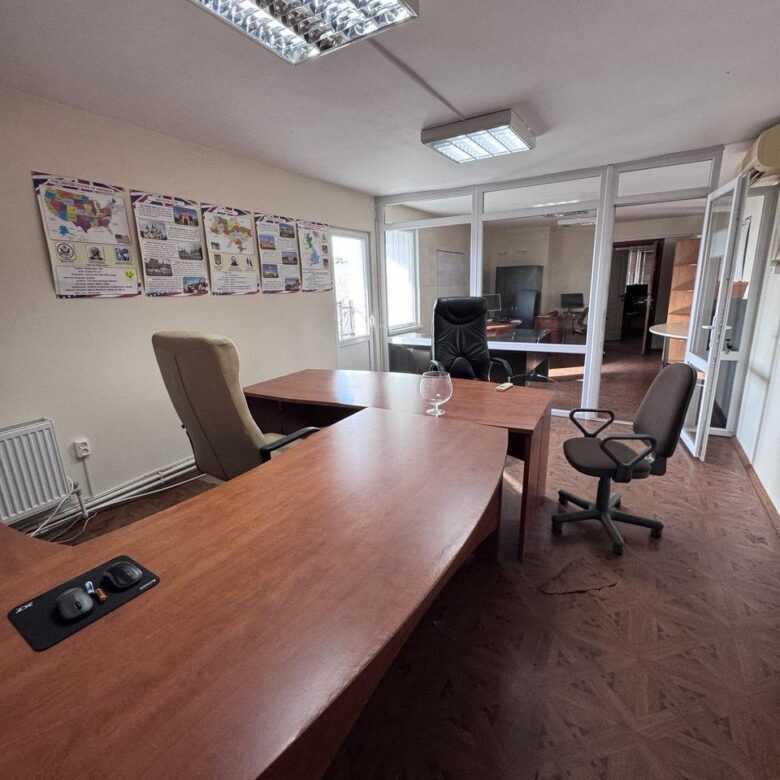 Приміщення в самому центрі міста, вул. Київська (біля ТРЦ "Глобал"), 400 м²