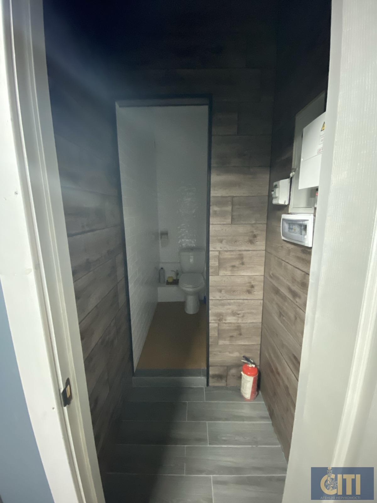 Сдается фасадное помещение в аренду по ул. Театральная, 36 м². Здається фасадне приміщення в оренду по вул. Театральна, 36 м².