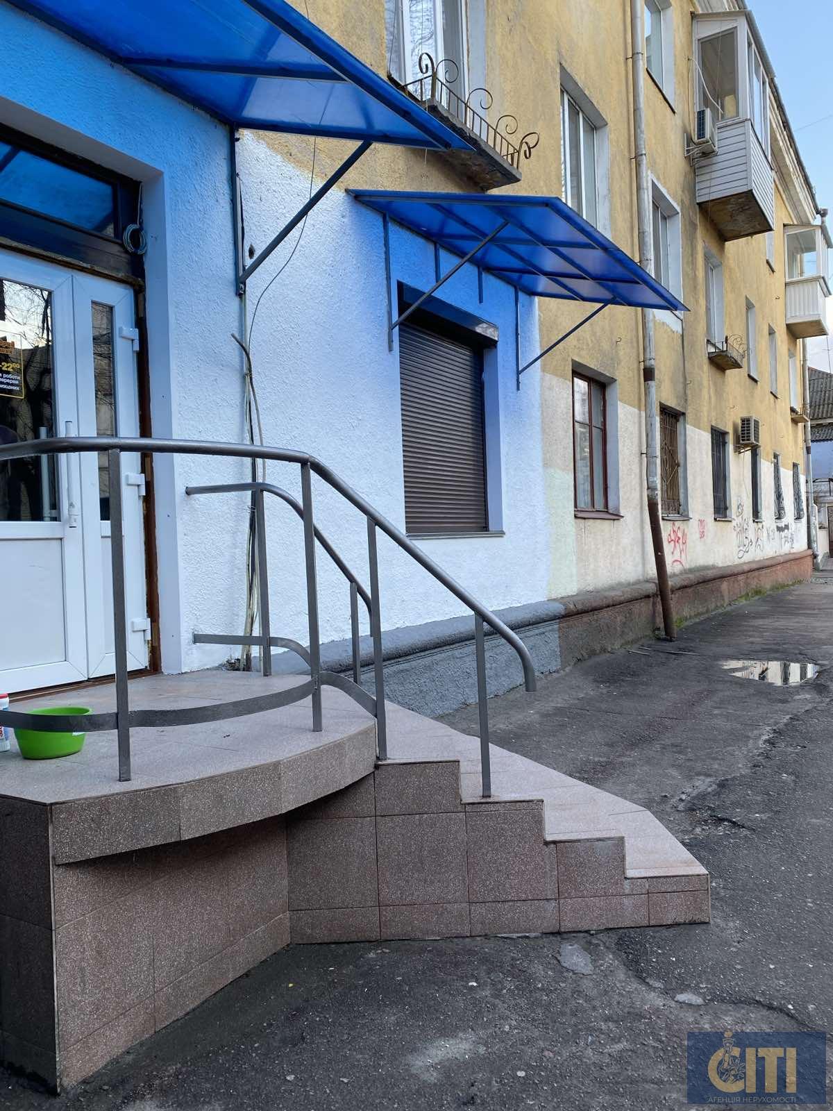 Сдается фасадное помещение в аренду по ул. Театральная, 36 м². Здається фасадне приміщення в оренду по вул. Театральна, 36 м².