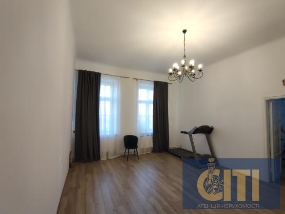 Здається в оренду приміщення площею 81 м² в центрі міста, другий поверх