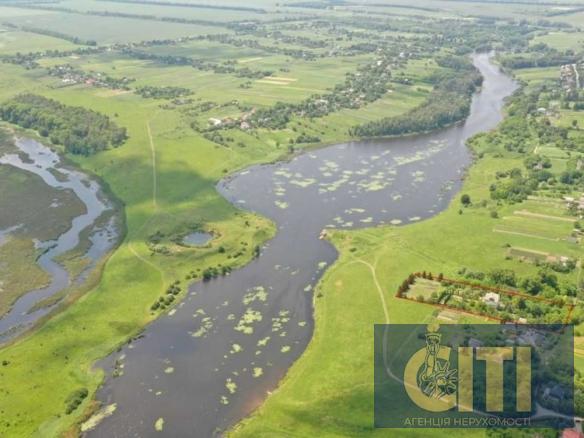 Продається будівля під базу відпочинку або пансіонат на березі річки, ділянка 65 соток