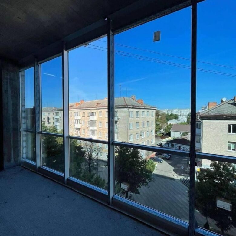 Продається приміщення під офіс у центрі міста Житомир по вулиці Київська, площею 133 м2