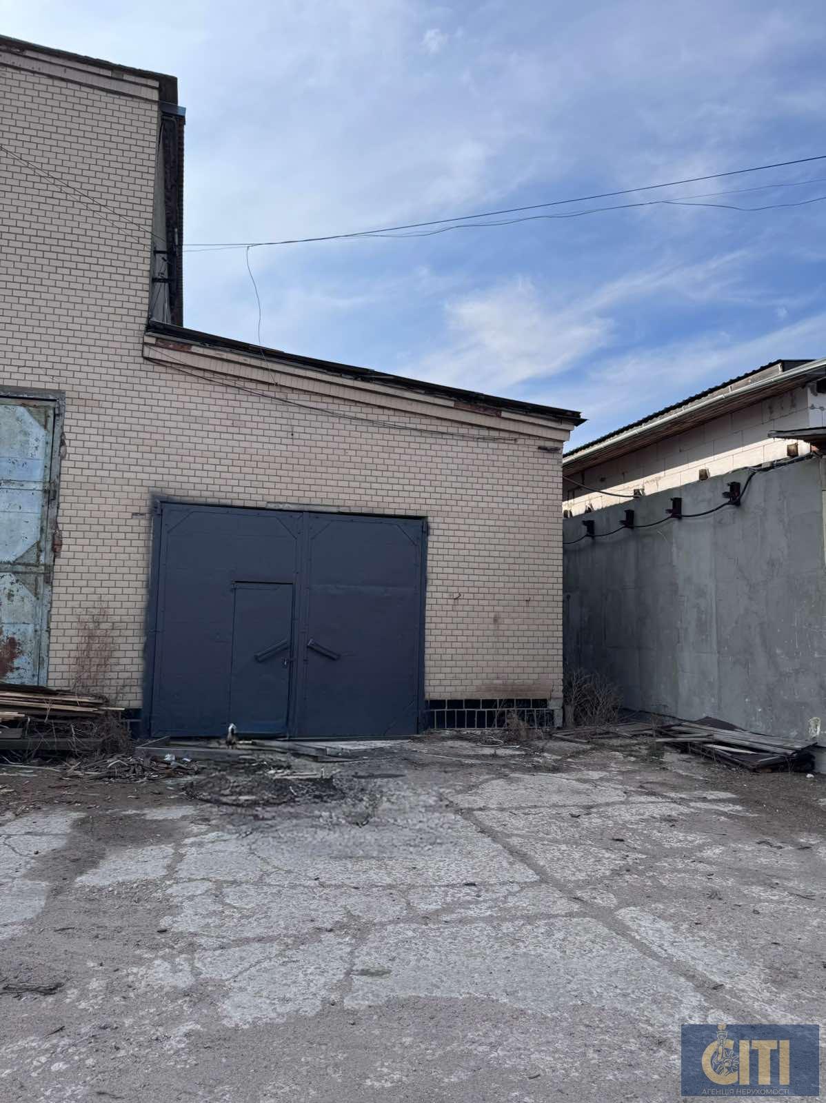 Продажа производственных помещений в г. Коростень общей площадью 600 кв.м. Продаж виробничих приміщень у м. Коростень загальною площею 600 кв.м.