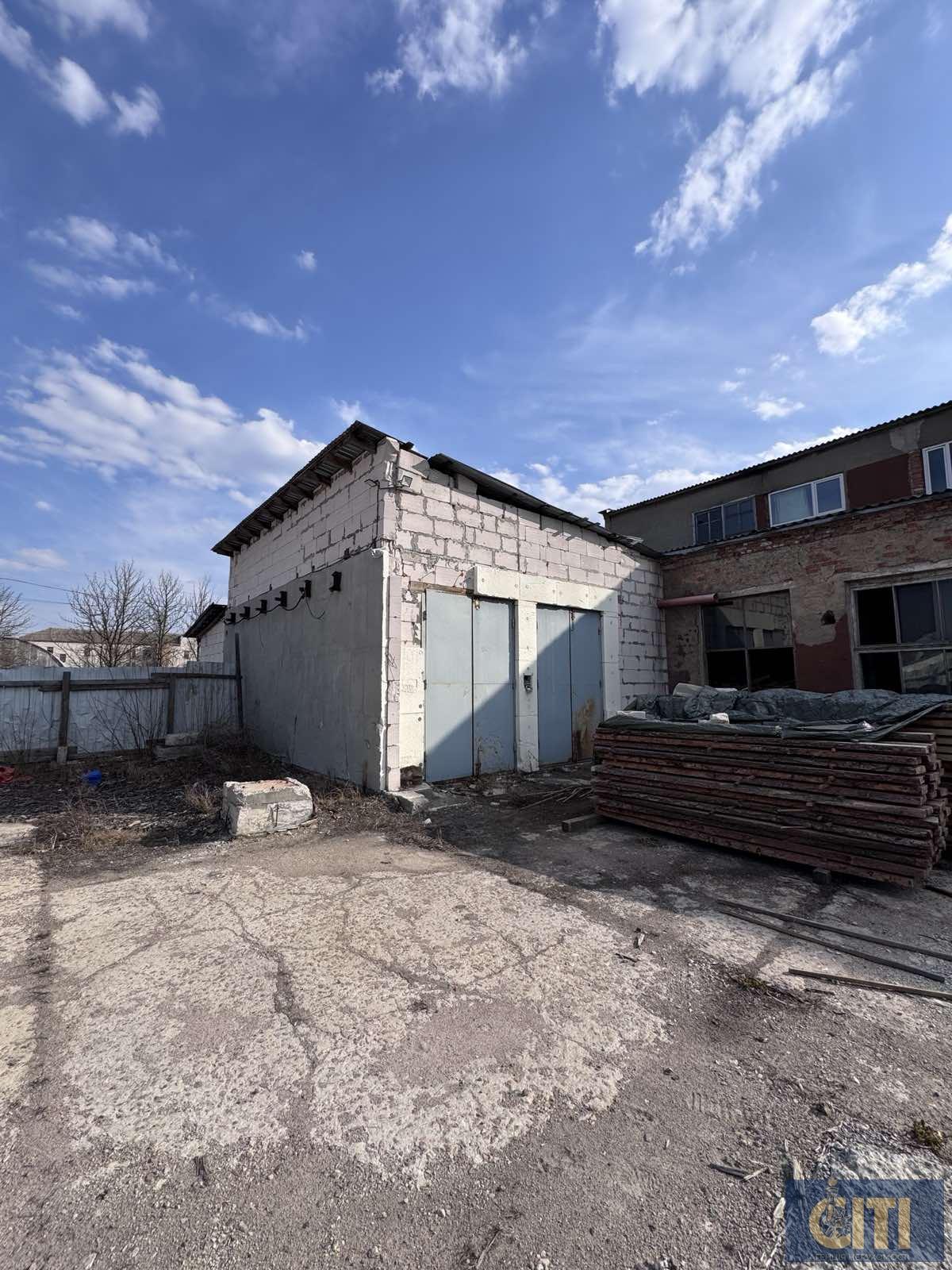 Продажа производственных помещений в г. Коростень общей площадью 600 кв.м. Продаж виробничих приміщень у м. Коростень загальною площею 600 кв.м.