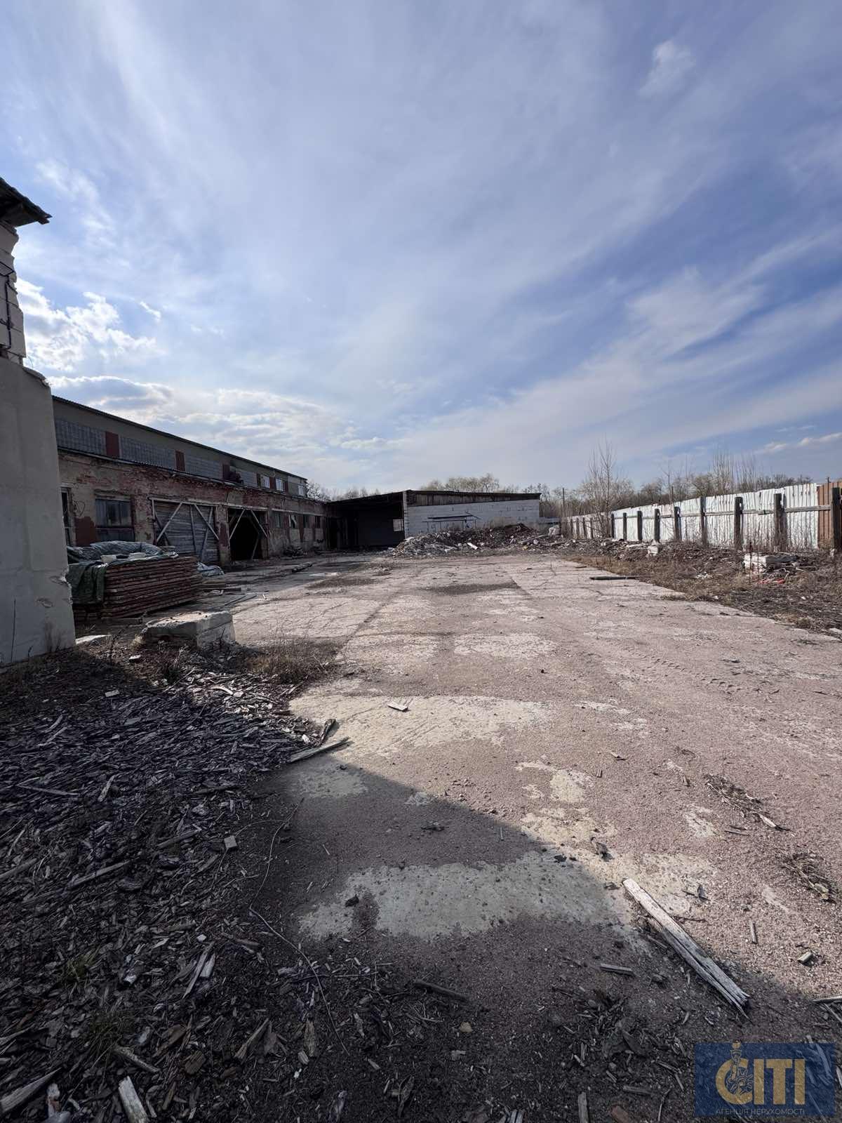 Продажа производственных помещений в г. Коростень общей площадью 600 кв.м. Продаж виробничих приміщень у м. Коростень загальною площею 600 кв.м.