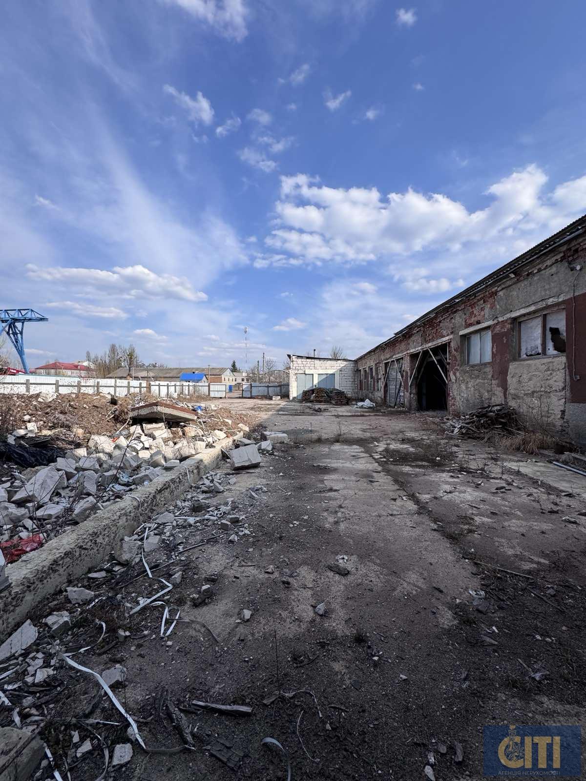 Продажа производственных помещений в г. Коростень общей площадью 600 кв.м. Продаж виробничих приміщень у м. Коростень загальною площею 600 кв.м.