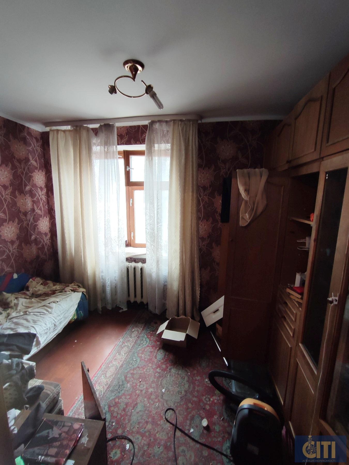 3-кімнатна квартира на першому поверсі по проспекту Миру під бізнес, 63 м²
