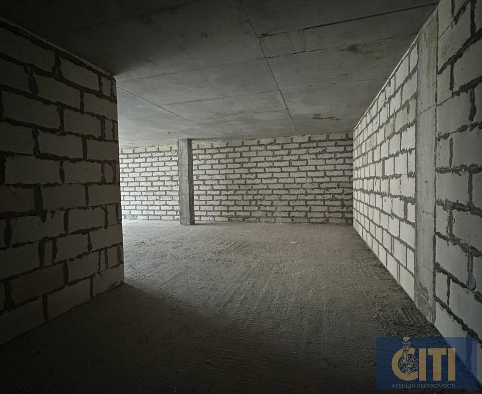 Комерційне приміщення в сучасному бізнес-центрі по вул. Київська, 107 м², на 2-му поверсі